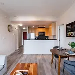 Marvelous 2 Bed Condo In Yaletown Panoramic Views!